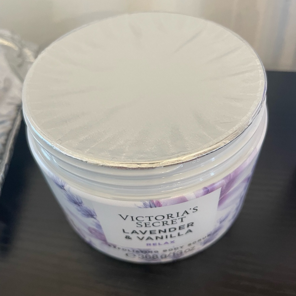 BAGGU Bundle Pouch and 3-Piece Victoria’s Secret Relax Lavender Vanilla Body Set - Picture 10 of 16